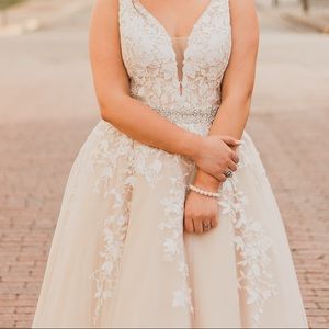 This dress is a Jovani size 10.